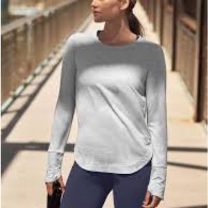 Women’s Athleta Light Grey Scoop Neckline Long Sleeve Top SZ M